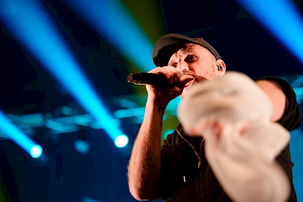 Musician in action – dynamic concert photography from Bern